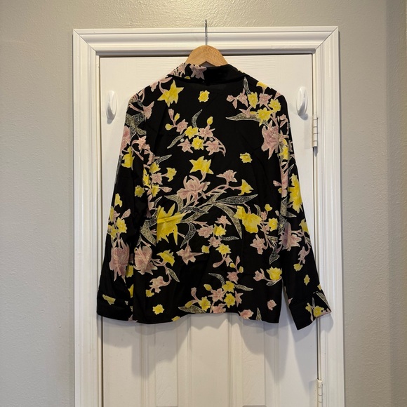 Diane Von Furstenberg Silk Button Up Blouse Women’s S Black Floral Relaxed Luxe - Picture 3 of 9